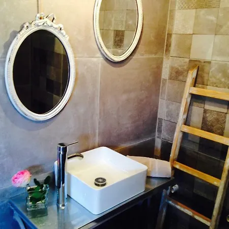 Rever A 2 Au Bord De La Piscine ... Bed & Breakfast Cholet